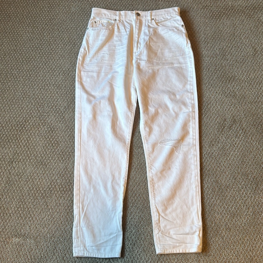 White, high waist boyfriend jeans